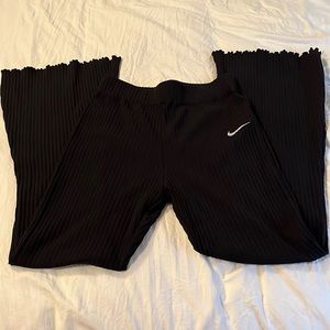 Nike flared lettuce hemmed leggings